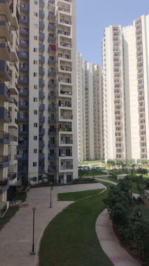 2BHK flat for sale <a href='https://www.amrapalinoidaextension.co.in/property-tag/amrapali-dream-valley-2/' srcset=